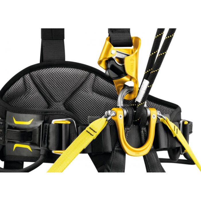 Nuova imbracatura Petzl ASTRO&reg; Bod Fast versione europea - Massima sicurezza e comfort per i lavori su fune